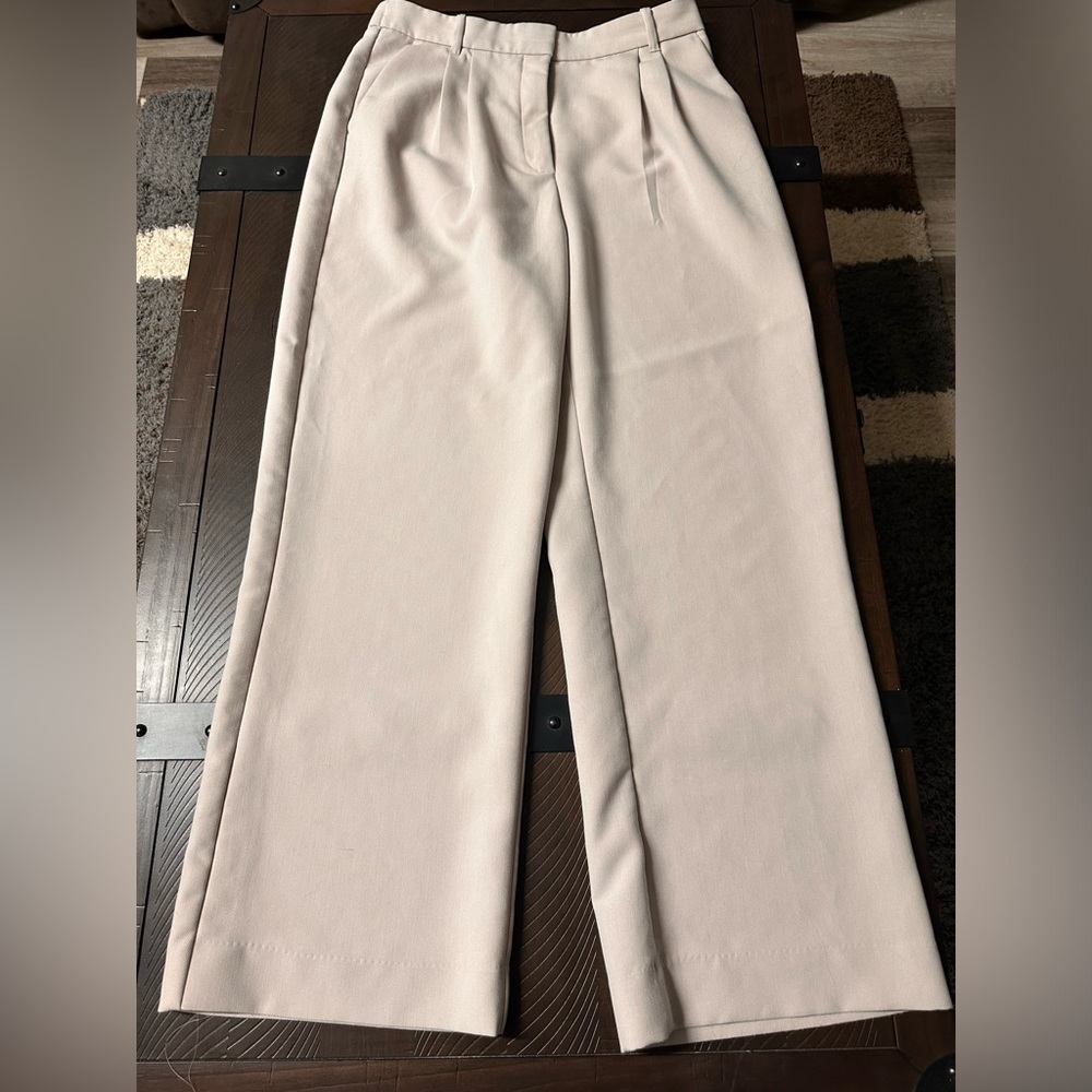 Abercrombie & Fitch - straight leg tailored pant. Size 31/12 in beige/cream